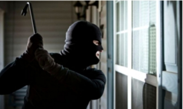 Երևանում թալանել են միջնակարգ դպրոցի տնօրենի բնակարանը